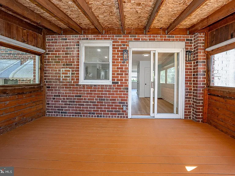 8602 Rugby St — Photo 11