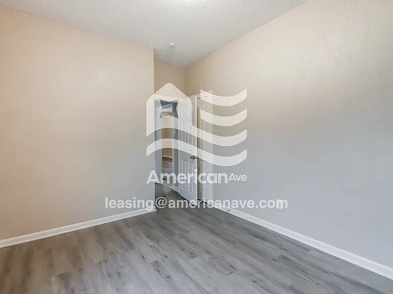 686353_005_wm_-_main_bedroom_13274054.jpg