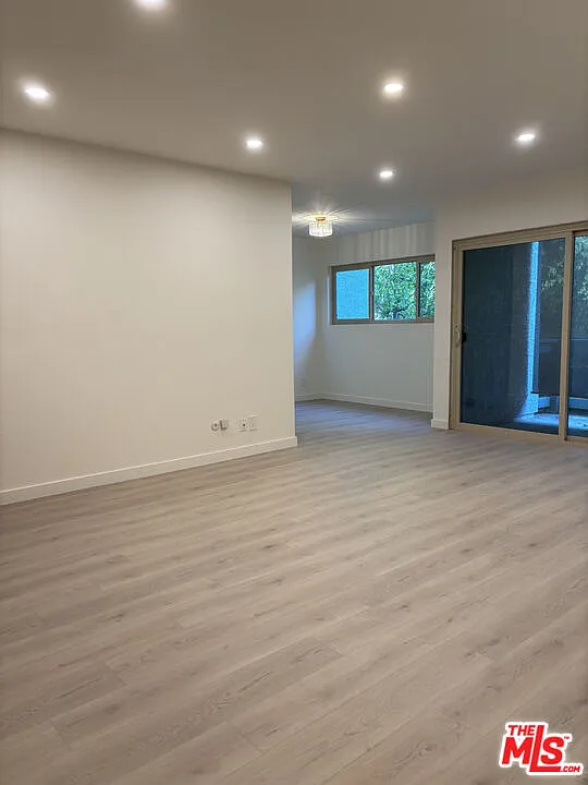 2 bed, 2.0 bath, 1054 sqft, $3,800 — Photo 2