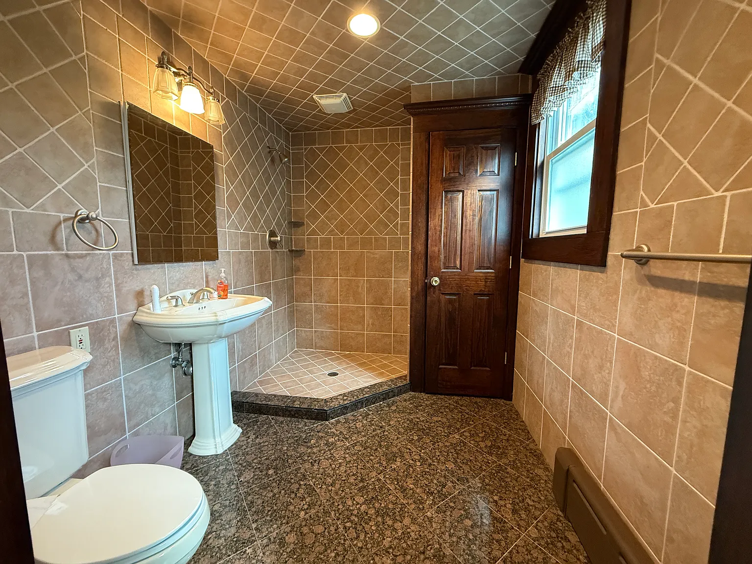 18 Highland Court — Photo 3