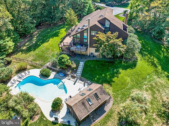 3rd image of 7 Hessian Blvd