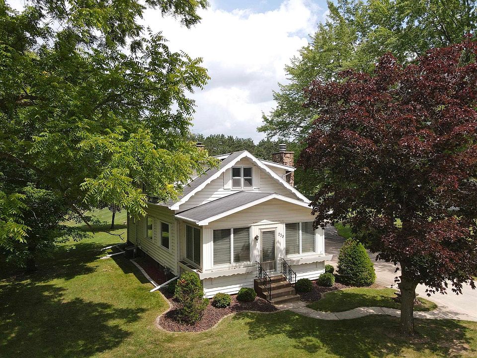230 High St, Clintonville, WI 54929 MLS 50278408 Zillow