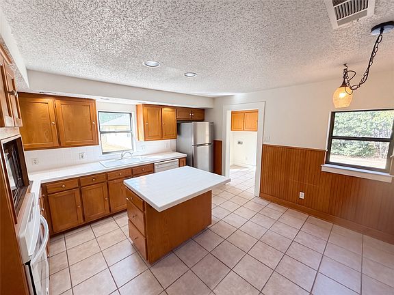 3rd image of 5609 Baylor Ave