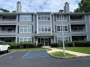 910 Meadow Ct #910, Helmetta, NJ 08828