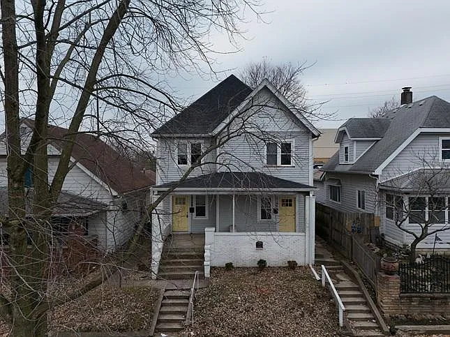2146 Singleton St photo 1