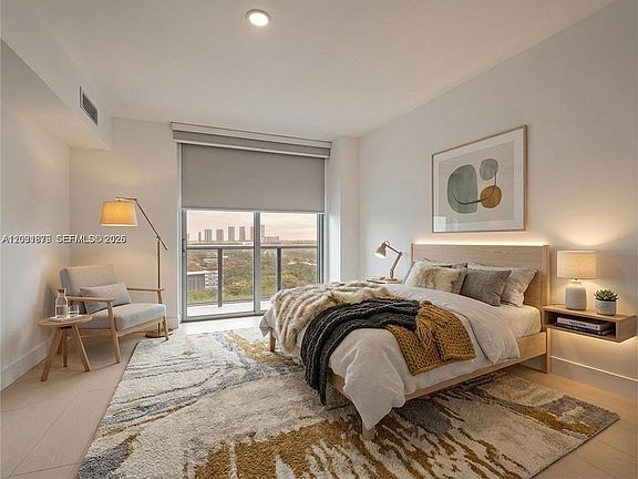 3rd image of 16385 Biscayne Blvd Unit 1615