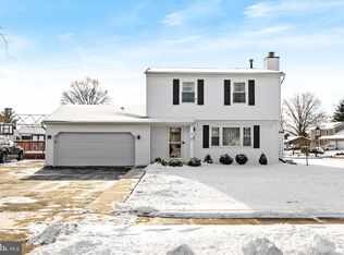 15 Lilac Dr, Ewing, NJ 08638