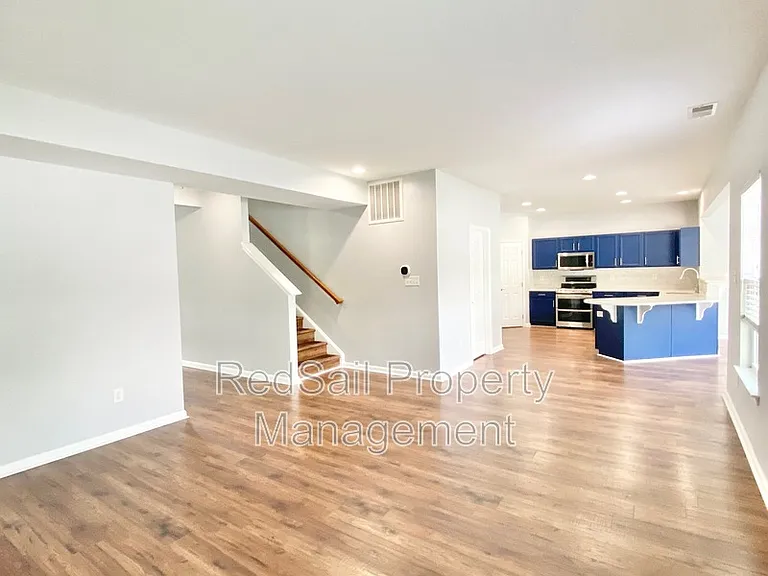 642 Kelso Dr — Photo 7