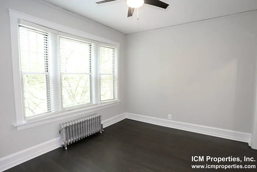 Building Photo - 1610 W Berteau Ave #1