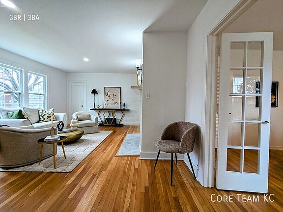 2nd image of 1120 Ward Pkwy #1124-200