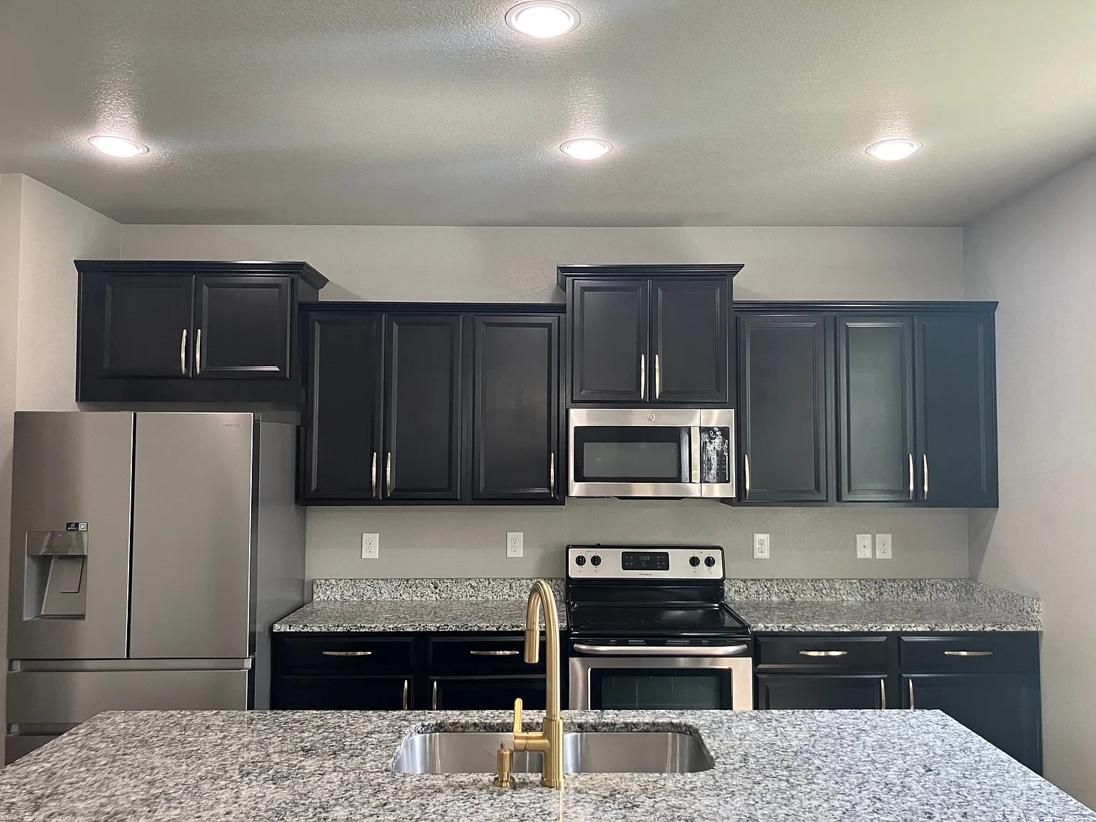 4 bed, 2.5 bath, 2493 sqft, $3,500 — Photo 3