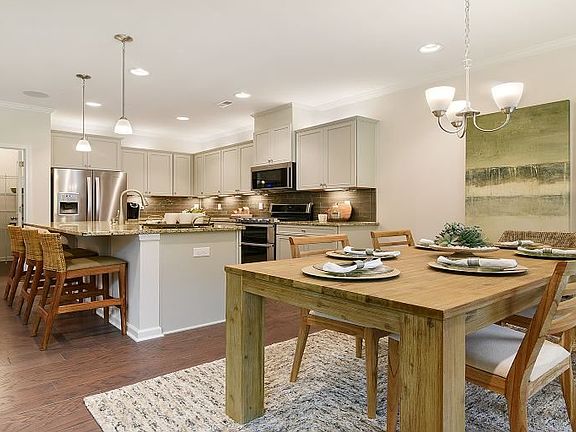 Breakfast and kitchen