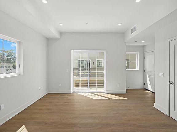 5th image of 840 N Fair Oaks Ave #108