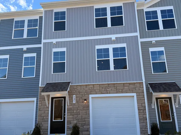 121 Oldfield Dr, Charlottesville, VA 22902