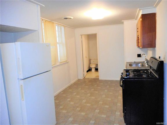 3rd image of 157 Royal Ave