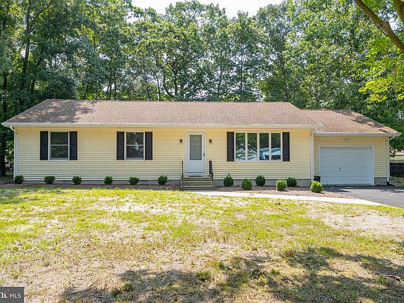 2nd image of 32472 E Penn Ct