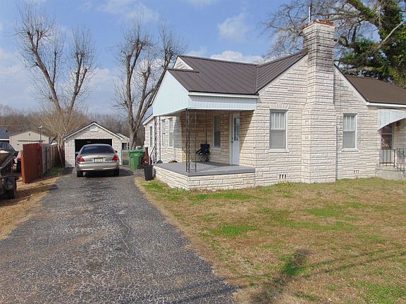 4th image of 1004 Old Lee Hwy