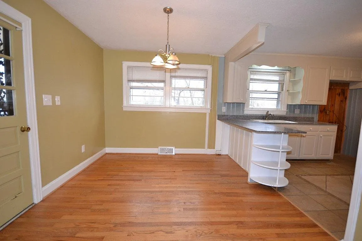 3 bed, 1.5 bath, 1500 sqft, $1,995 — Photo 2