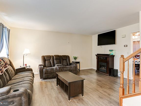 4th image of 13 Sussex Dr