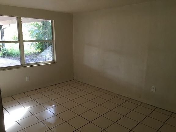 3rd image of 731 23rd St Floor 3