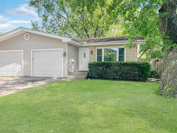 1716 Maple Ln, Elgin, IL 60123