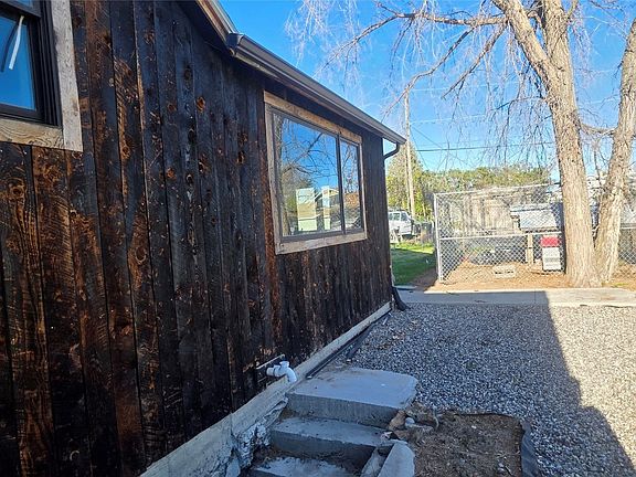 5th image of 603 3rd Ave E