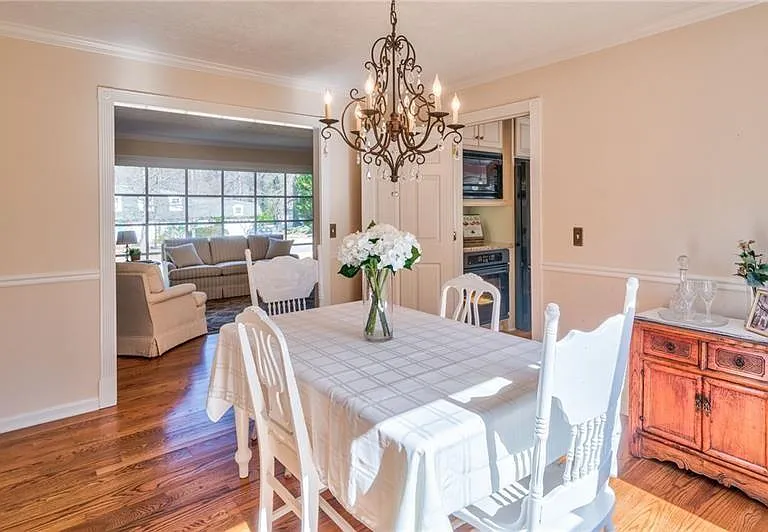 4010 Mansion Dr — Photo 5