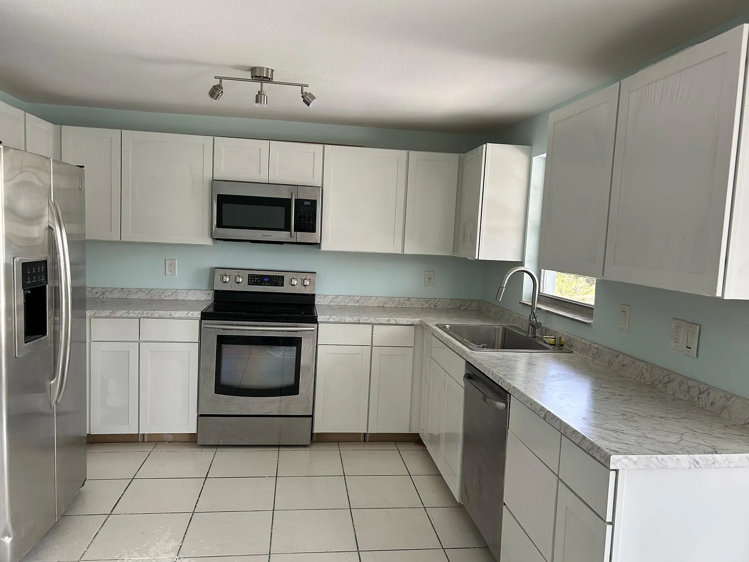 4 bed, 1550 sqft, $2,000 — Photo 3