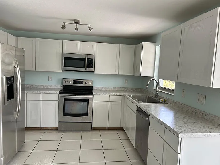4608 Kempson Ln — Photo 3