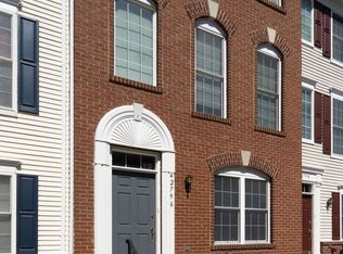 42796 Sykes Ter, Chantilly, VA 20152