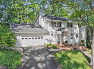 6210 Foxcroft Rd, Alexandria, VA 22307