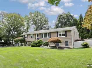 23 Hamilton St, Allendale, NJ 07401