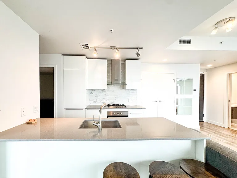 1283 Howe St #4003 — Photo 10