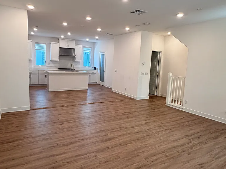 281 Lodestar — Photo 9