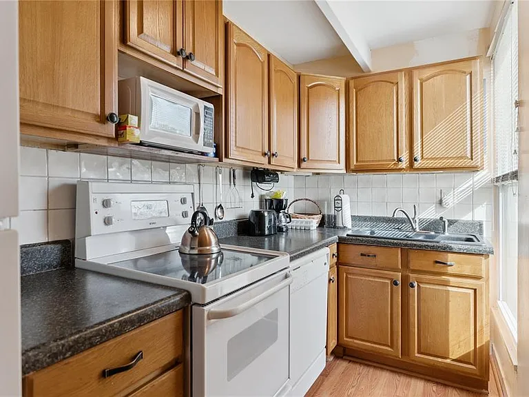 3821 Club Cir — Photo 9