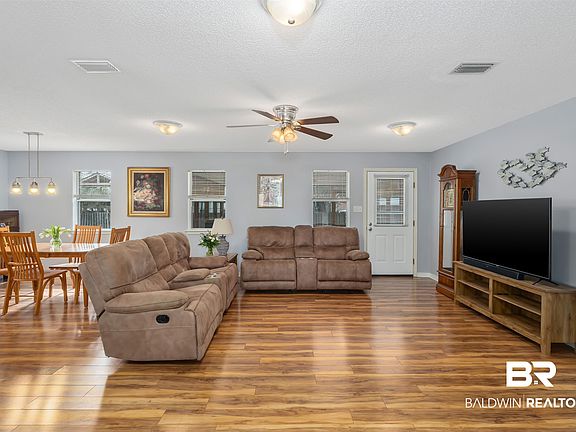 3rd image of 461 W 22nd Ave