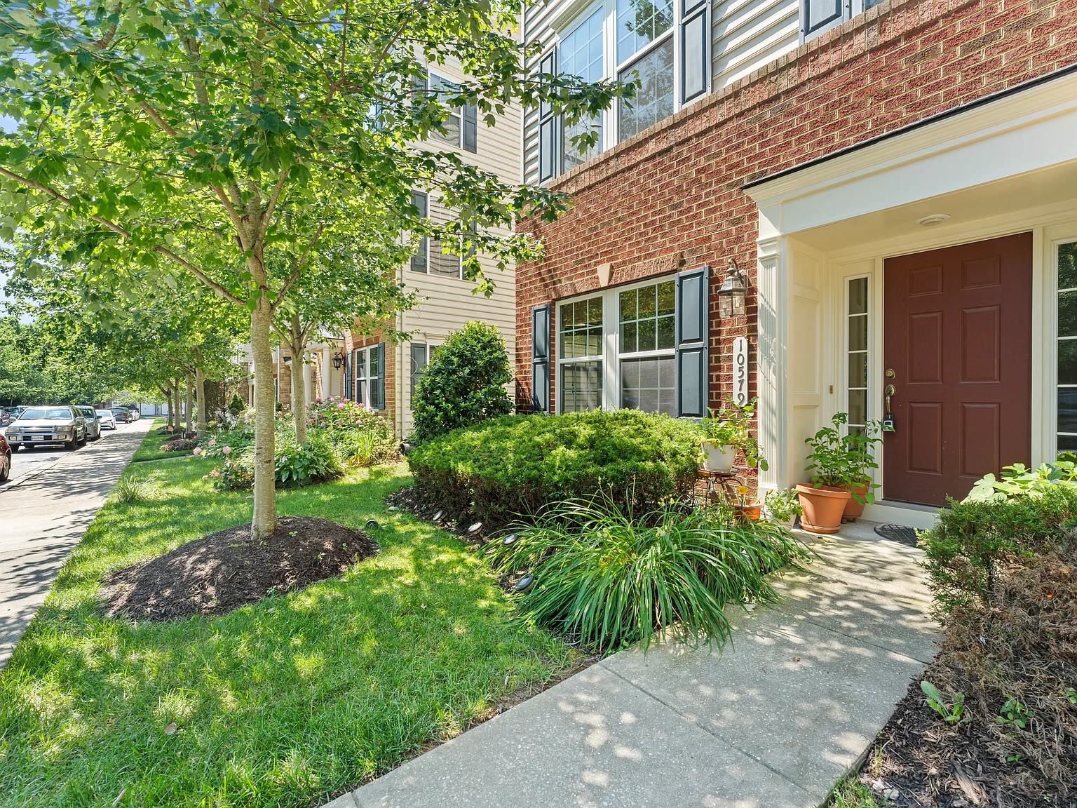 4 bed, 3.5 bath, 2390 sqft, $3,700 — Photo 2