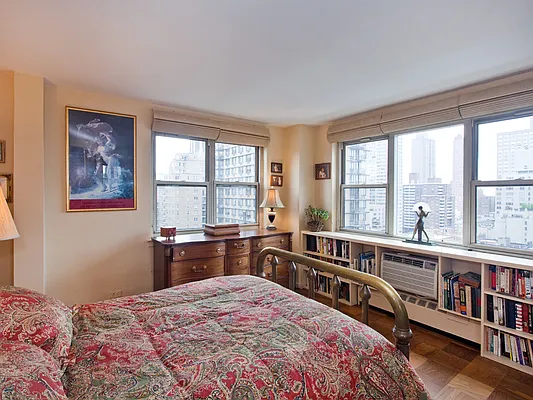 Sold by Sotheby's International Realty | media 11