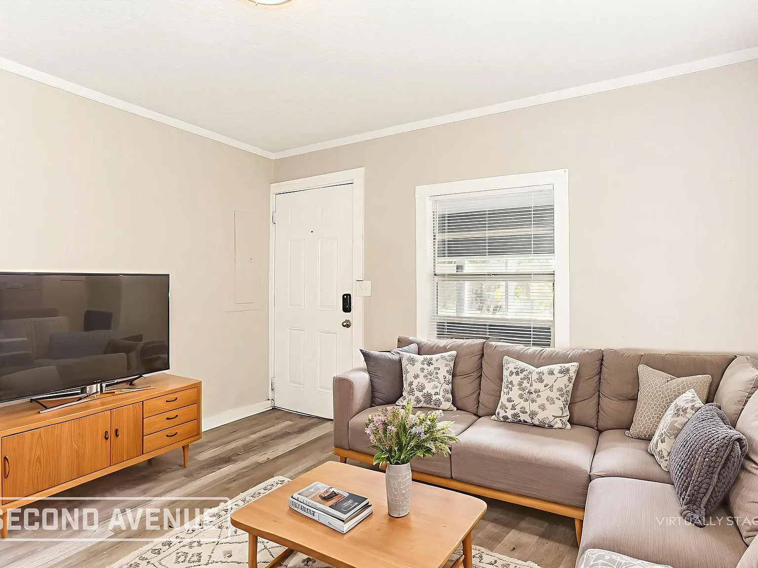 3 bed, 1.0 bath, 1152 sqft, $1,025 — Photo 1