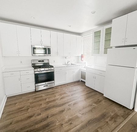 2nd image of 818 Summit Ave APT 3