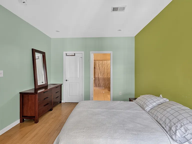 1917 2nd St NE #201 — Photo 7
