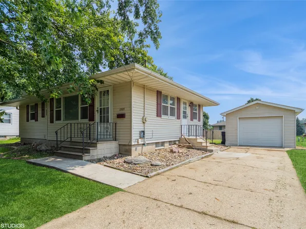 1205 N Depot St, Knoxville, IA 50138