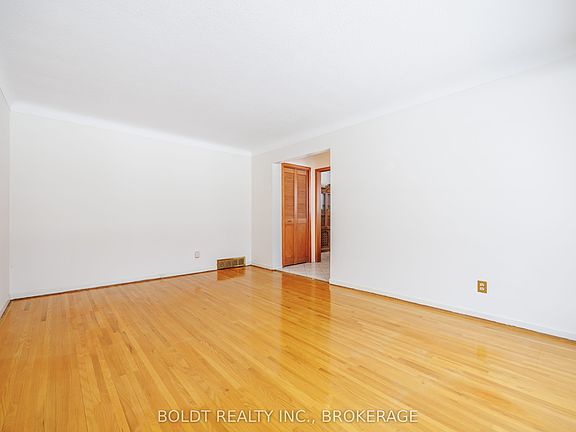 5th image of 15 Nottingham Ct