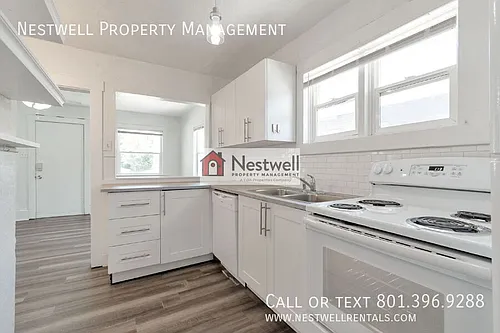 2308 S Green St Photo 1