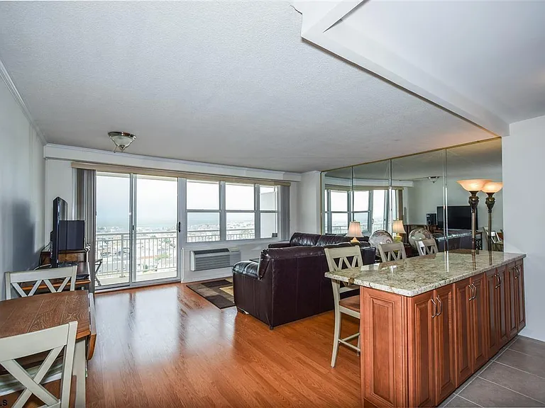 9400 Atlantic Ave #1116 — Photo 3