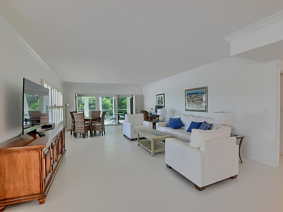 4th image of 220 Macfarlane Drive #S-205