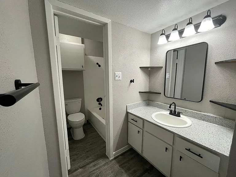 Shadow Park Apartments — Photo 7
