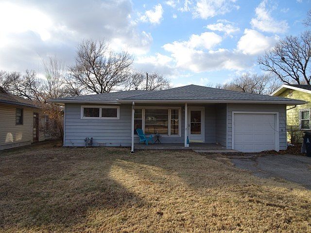 1st image of 813 S Charron Dr