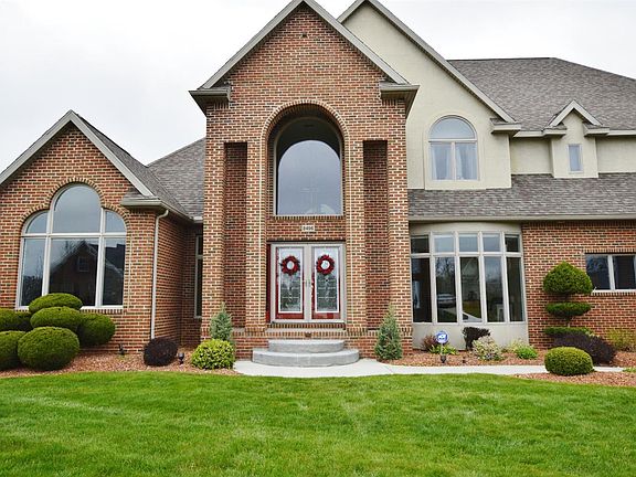 3rd image of 8496 Woodridge Dr