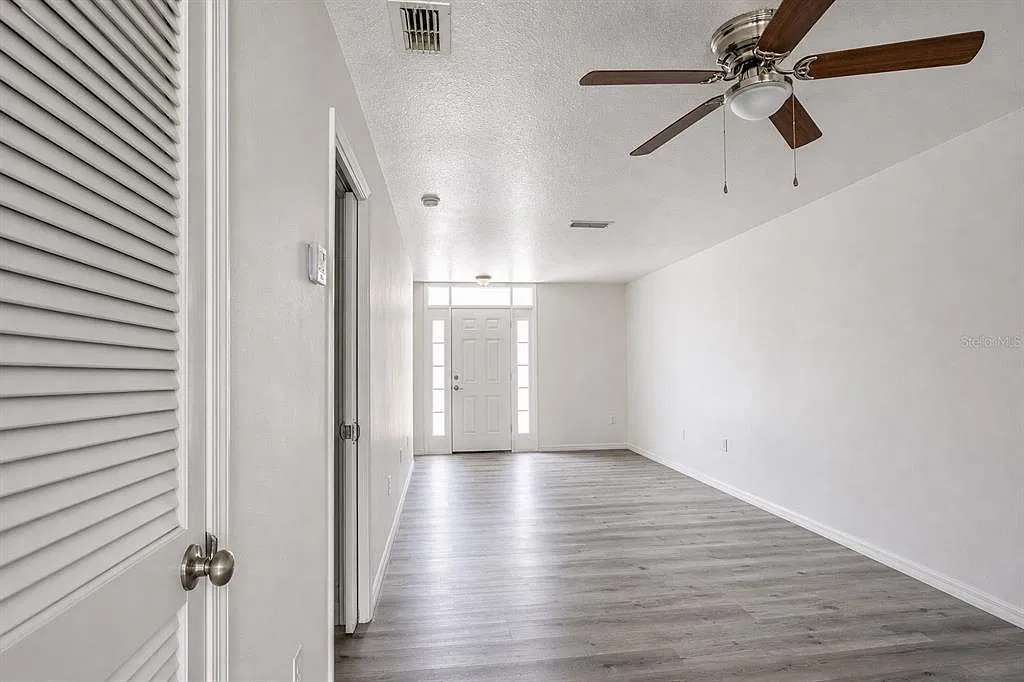 2 bed, 2.5 bath, 1112 sqft, $1,650 — Photo 3